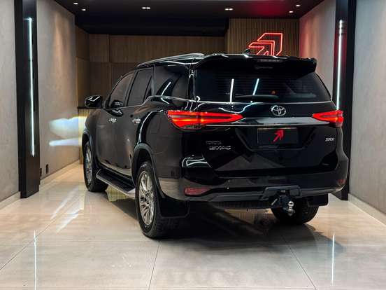 TOYOTA-HILUX SW4-2023