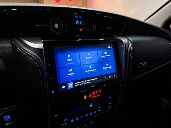 TOYOTA-HILUX SW4-2023