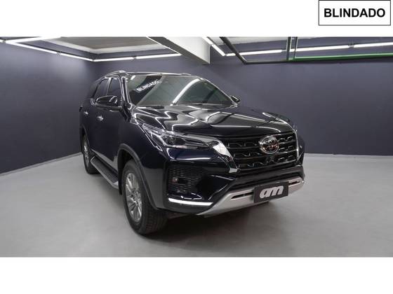 TOYOTA HILUX SW4 2.8 D-4D TURBO DIESEL SRX 7L 4X4 AUTOMÁTICO
