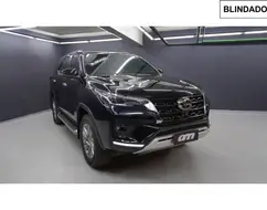 TOYOTA HILUX SW4 2.8 D-4D TURBO DIESEL SRX 7L 4X4 AUTOMÁTICO TOYOTA HILUX SW4 2.8 D-4D TURBO DIESEL SRX 7L 4X4 AUTOMÁTICO