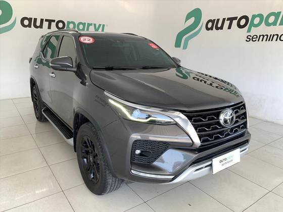 TOYOTA HILUX SW4 2.8 D-4D TURBO DIESEL SRX 7L 4X4 AUTOMÁTICO