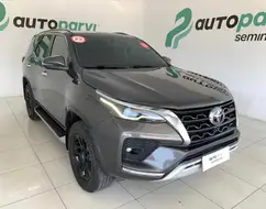 TOYOTA HILUX SW4 2.8 D-4D TURBO DIESEL SRX 7L 4X4 AUTOMÁTICO TOYOTA HILUX SW4 2.8 D-4D TURBO DIESEL SRX 7L 4X4 AUTOMÁTICO