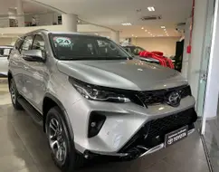 TOYOTA HILUX SW4 2.8 D-4D TURBO DIESEL SRX PLATINUM 4X4 AUTOMÁTICO TOYOTA HILUX SW4 2.8 D-4D TURBO DIESEL SRX PLATINUM 4X4 AUTOMÁTICO
