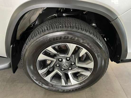 TOYOTA-HILUX SW4-2023