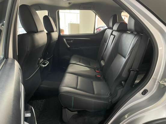 TOYOTA-HILUX SW4-2023
