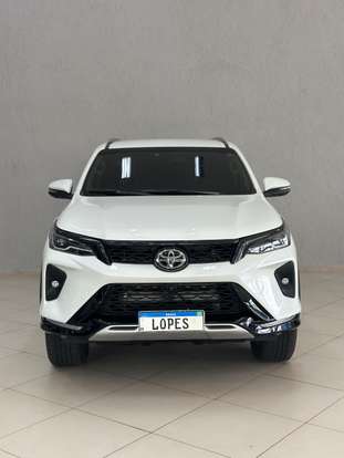 TOYOTA-HILUX SW4-2025