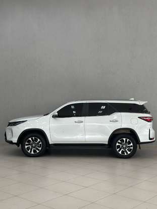 TOYOTA-HILUX SW4-2025