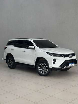 TOYOTA-HILUX SW4-2025