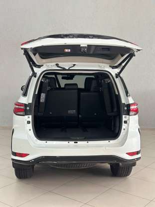 TOYOTA-HILUX SW4-2025