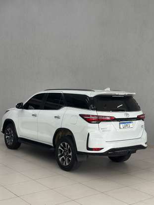 TOYOTA-HILUX SW4-2025