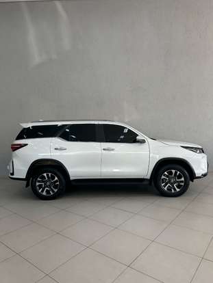 TOYOTA-HILUX SW4-2025