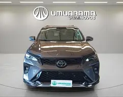 TOYOTA HILUX SW4 2.8 D-4D TURBO DIESEL SRX PLATINUM 7L 4X4 AUTOMÁTICO TOYOTA HILUX SW4 2.8 D-4D TURBO DIESEL SRX PLATINUM 7L 4X4 AUTOMÁTICO