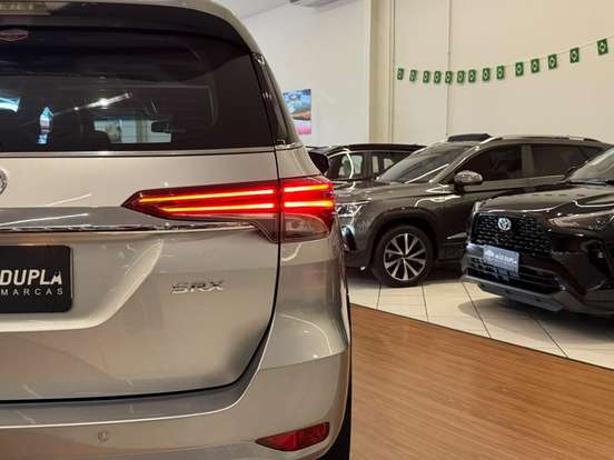 TOYOTA-HILUX SW4-2018