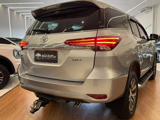 TOYOTA-HILUX SW4-2018