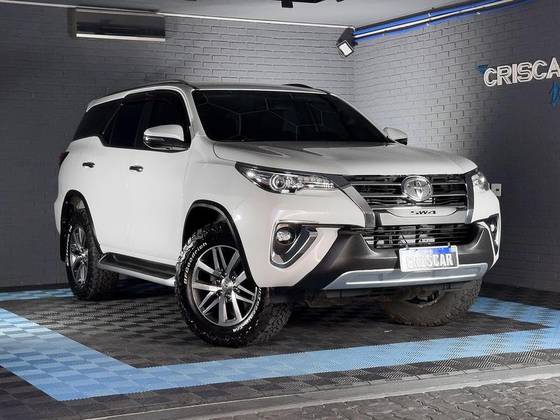 TOYOTA HILUX SW4 2.8 SRX 4X4 7 LUGARES 16V TURBO INTERCOOLER DIESEL 4P AUTOMÁTICO