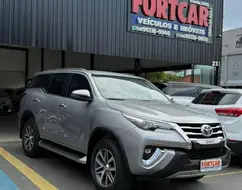 TOYOTA HILUX SW4 2.8 SRX 4X4 7 LUGARES 16V TURBO INTERCOOLER DIESEL 4P AUTOMÁTICO TOYOTA HILUX SW4 2.8 SRX 4X4 7 LUGARES 16V TURBO INTERCOOLER DIESEL 4P AUTOMÁTICO