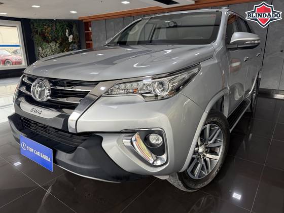 TOYOTA HILUX SW4 2.8 SRX 4X4 7 LUGARES 16V TURBO INTERCOOLER DIESEL 4P AUTOMÁTICO