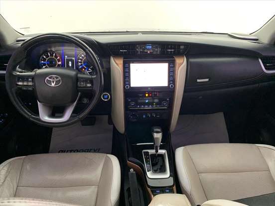 TOYOTA-HILUX SW4-2.8 SRX DIAMOND 4X4 7 LUGARES 16V TURBO INTERCOOLER DIESEL 4P AUTOMÁTICO TOYOTA-HILUX SW4-2019