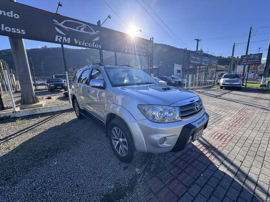 TOYOTA-HILUX SW4-3.0 SRV 4X4 16V TURBO INTERCOOLER DIESEL 4P AUTOMÁTICO TOYOTA-HILUX SW4-2008