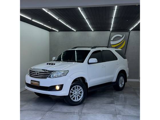 TOYOTA HILUX SW4 3.0 SRV 4X4 7 LUGARES 16V TURBO INTERCOOLER DIESEL 4P AUTOMÁTICO