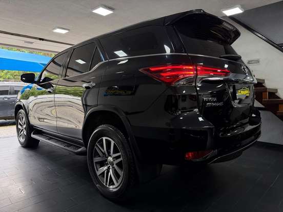 TOYOTA-HILUX SW4-4.0 SRX 4X4 7 LUGARES V6 24V GASOLINA 4P AUTOMÁTICO TOYOTA-HILUX SW4-2016