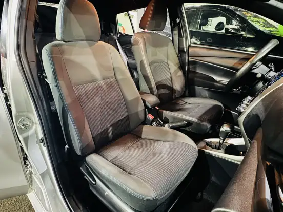 TOYOTA-YARIS-2019