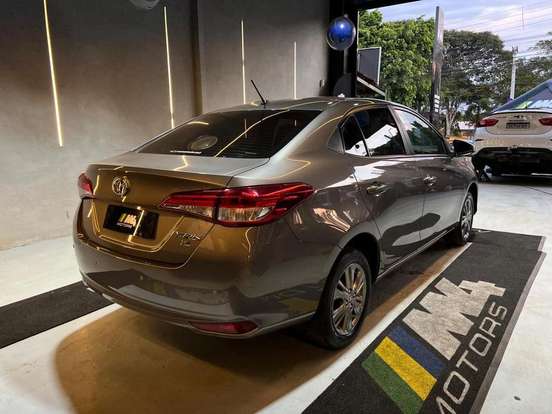 TOYOTA-YARIS-2019