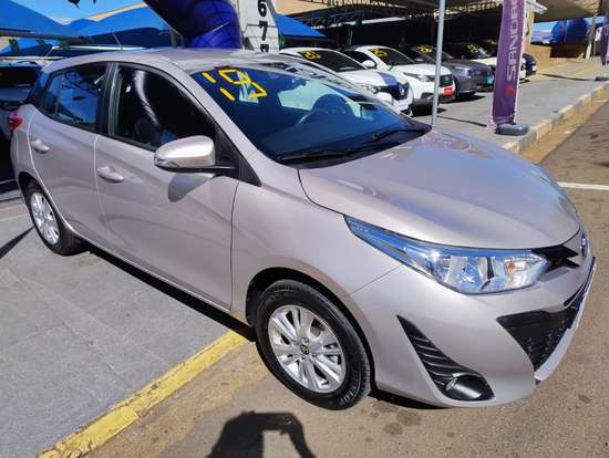TOYOTA-YARIS-2019