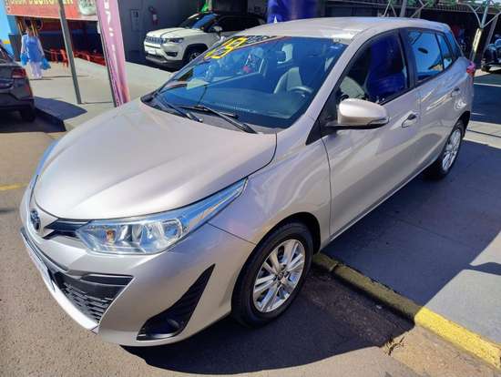 TOYOTA-YARIS-2019