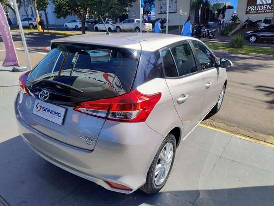 TOYOTA-YARIS-2019