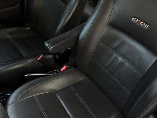 TOYOTA-ETIOS-1.5 PLATINUM 16V FLEX 4P AUTOMÁTICO TOYOTA-ETIOS-2016