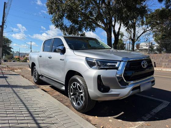 TOYOTA HILUX 2.8 D-4D TURBO DIESEL CD SRV 4X4 AUTOMÁTICO