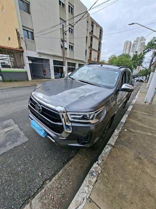 TOYOTA HILUX 2.8 D-4D TURBO DIESEL CD SRX 4X4 AUTOMÁTICO
