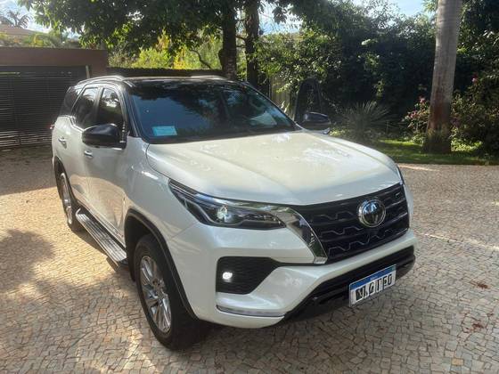 TOYOTA HILUX SW4 2.8 D-4D TURBO DIESEL SRX 7L 4X4 AUTOMÁTICO