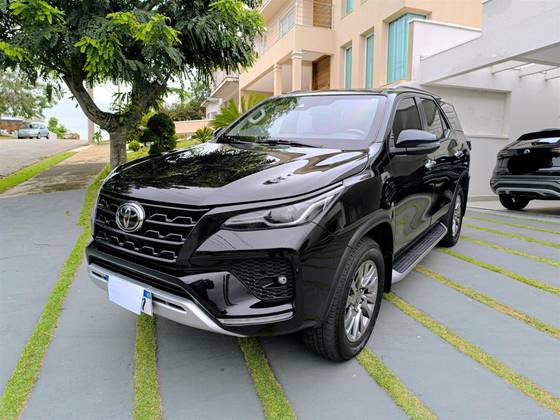 TOYOTA HILUX SW4 2.8 D-4D TURBO DIESEL SRX 7L 4X4 AUTOMÁTICO