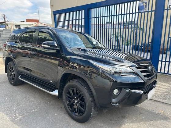 TOYOTA HILUX SW4 2.8 SRX 4X4 7 LUGARES 16V TURBO INTERCOOLER DIESEL 4P AUTOMÁTICO