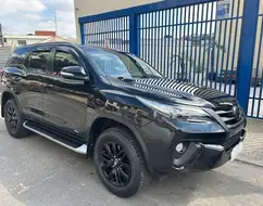 TOYOTA HILUX SW4 2.8 SRX 4X4 7 LUGARES 16V TURBO INTERCOOLER DIESEL 4P AUTOMÁTICO TOYOTA HILUX SW4 2.8 SRX 4X4 7 LUGARES 16V TURBO INTERCOOLER DIESEL 4P AUTOMÁTICO