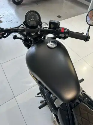TRIUMPH-BONNEVILLE BOBBER 1200-2023