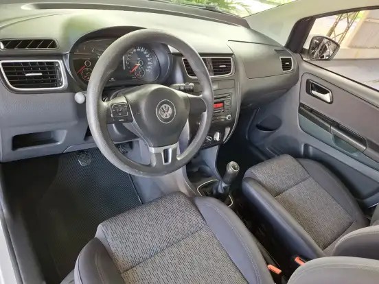 VOLKSWAGEN-FOX-2012