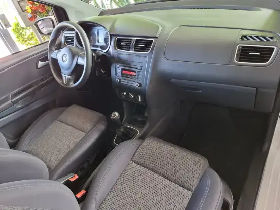 VOLKSWAGEN-FOX-2012