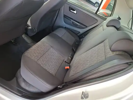 VOLKSWAGEN-FOX-2012