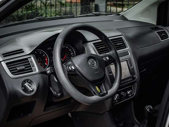 VOLKSWAGEN-FOX-2019