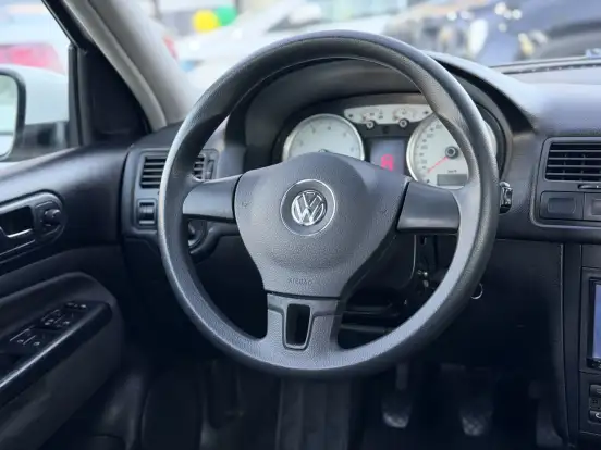 VOLKSWAGEN-GOLF-2013
