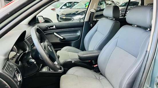 VOLKSWAGEN-GOLF-2008