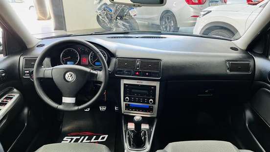 VOLKSWAGEN-GOLF-2008