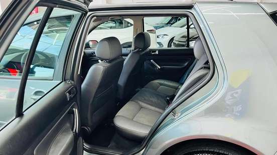 VOLKSWAGEN-GOLF-2008