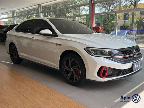 VOLKSWAGEN-JETTA-2024
