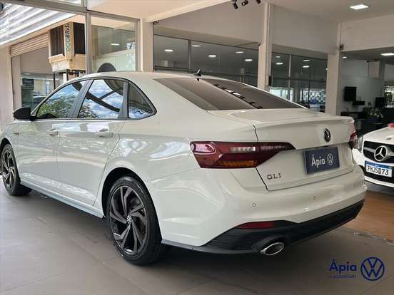 VOLKSWAGEN-JETTA-2024