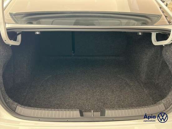 VOLKSWAGEN-JETTA-2024