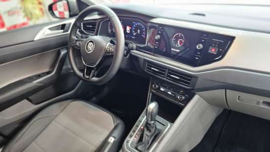 VOLKSWAGEN-POLO-2018